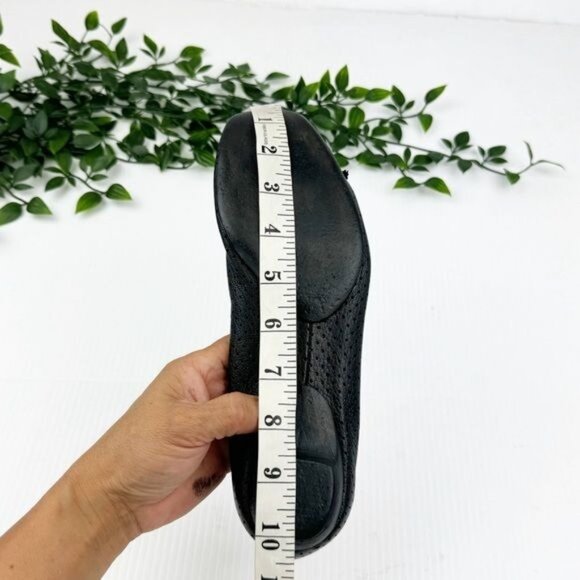 Chloe Black Perforated Ballet Flats bows derail 8 - Picture 6 of 9